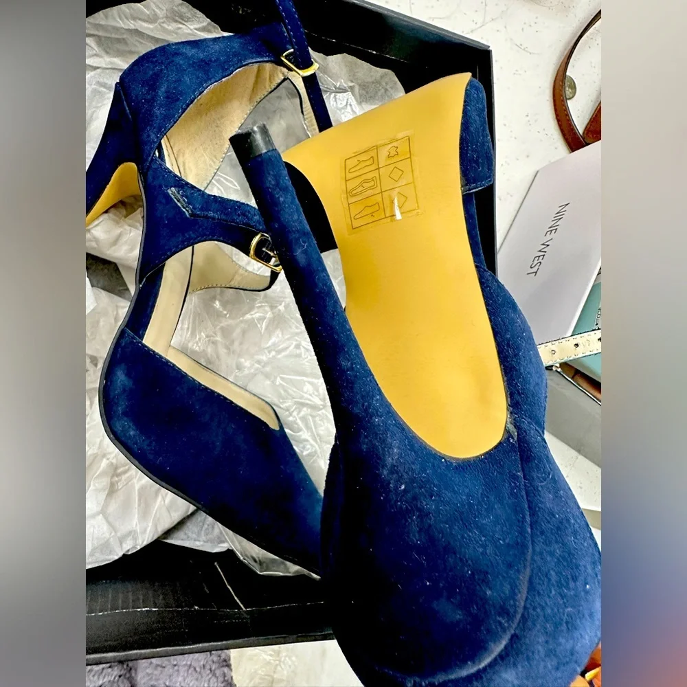 Shoes - Picture 6 of 7